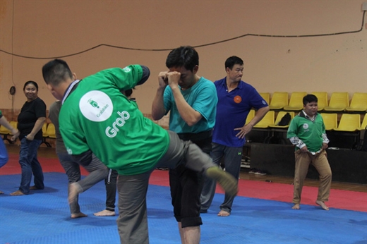 Các lớp dạy võ cho tài xế Grab được tổ chức nhằm giúp tài xế có thể tự vệ, bảo đảm an toàn cho tài xế - Ảnh: S.R