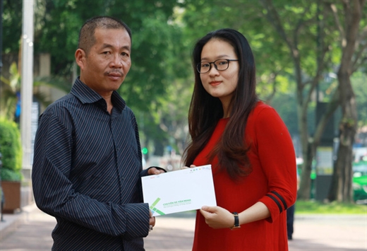 Anh Ngô Tùng Hiền (bên trái) với câu chuyện