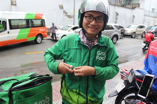 Viết Khánh nhiều lần không ngần ngại chở người bị tai nạn giao thông đến bệnh viện miễn phí - Ảnh: MY LĂNG